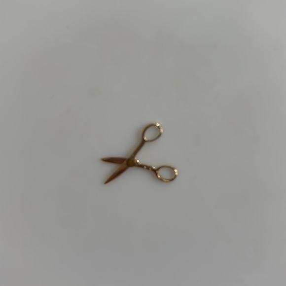14k gold scissors charm - Picture 9 of 10